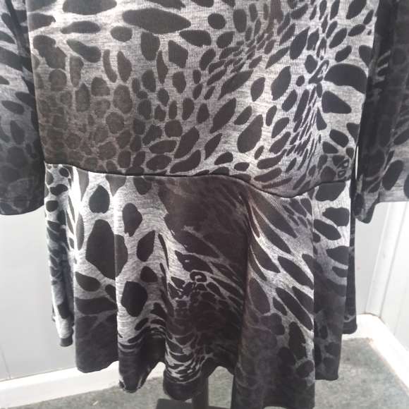 Dressbarn Ruffled Animal Print Cardigan Black Larg - Picture 6 of 7